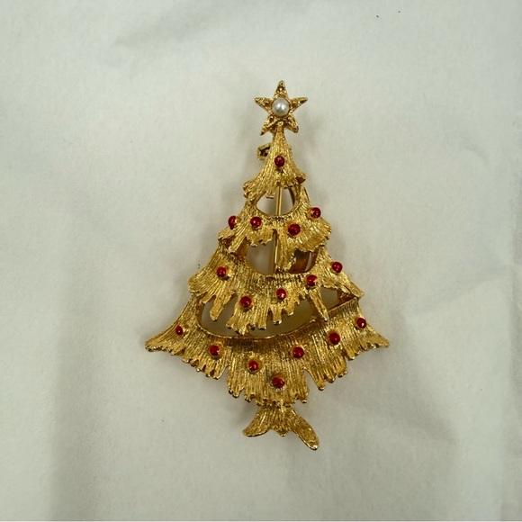 Vintage Signed Gerry's Goldtone Red Enamel Christmas Tree Shape Pin Brooch - Picture 2 of 6